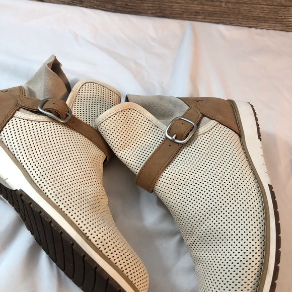 EMU Australia Women’s Suede Fabric Perforated Lightweight Booties SZ 8/8.5 Ankle - Picture 4 of 16